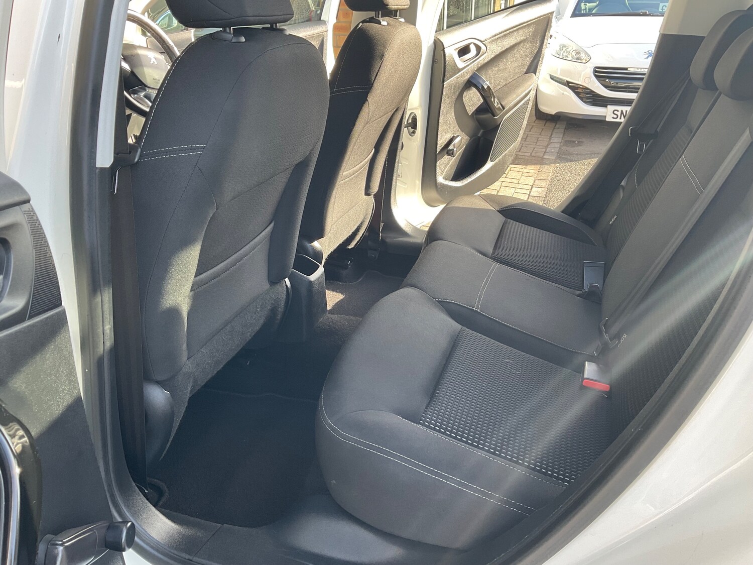 Used Peugeot 208 2016 for sale - 76490914: Photo 27