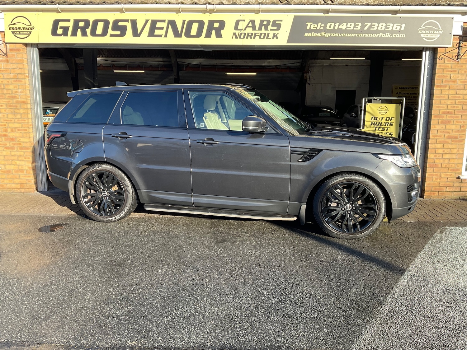 Used Land Rover Range Rover Sport 2017 for sale - 76697854: Photo 1