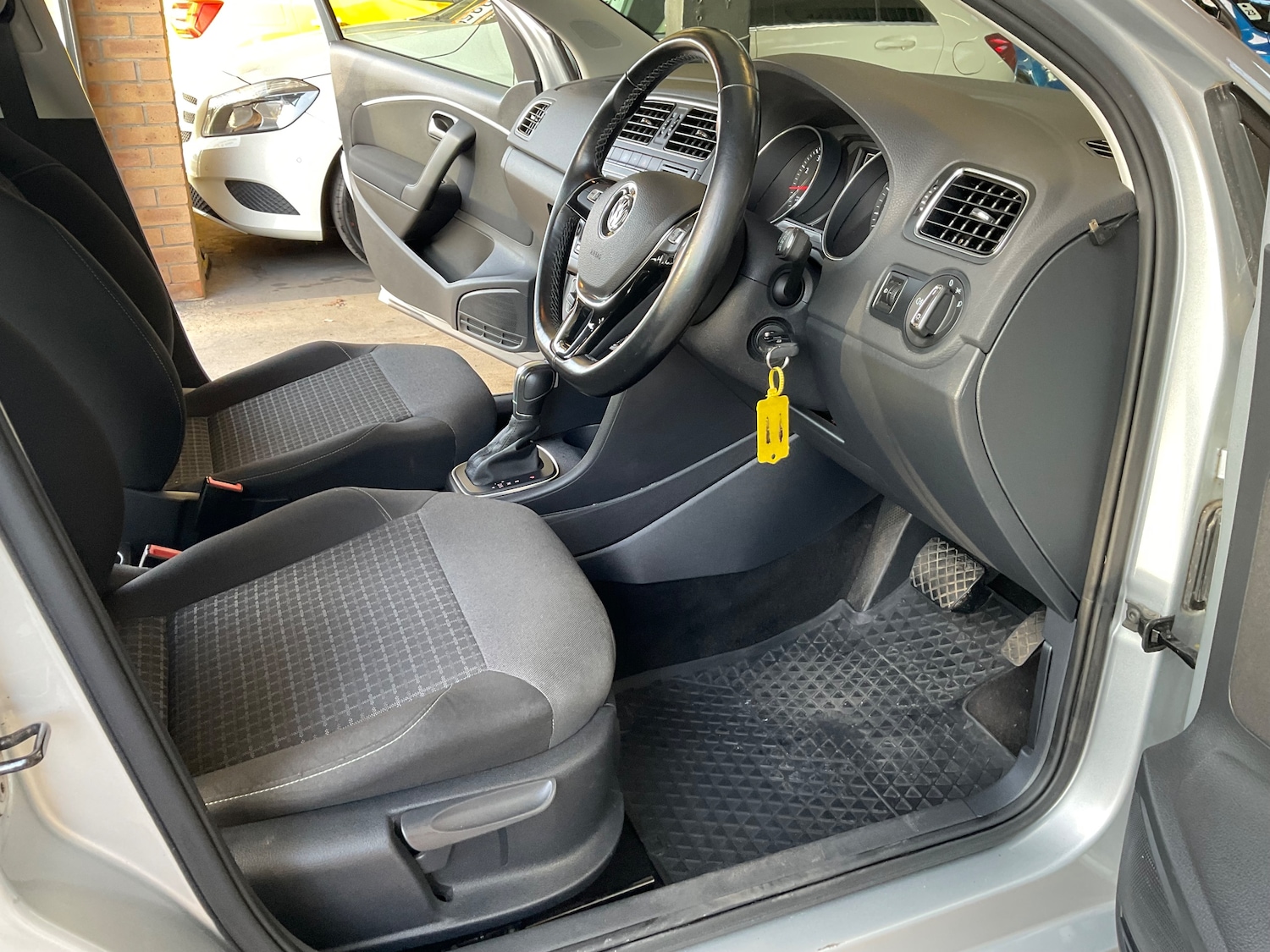 Used Volkswagen Polo 2015 for sale - 77635528: Photo 22