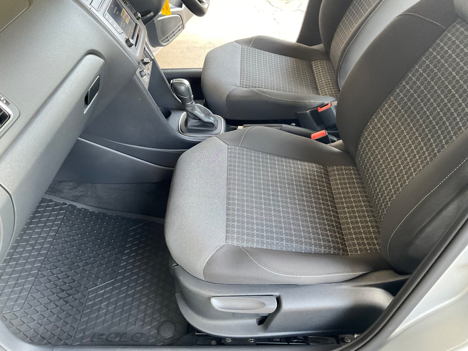 Used Volkswagen Polo 2015 for sale - 77635528: Photo 28