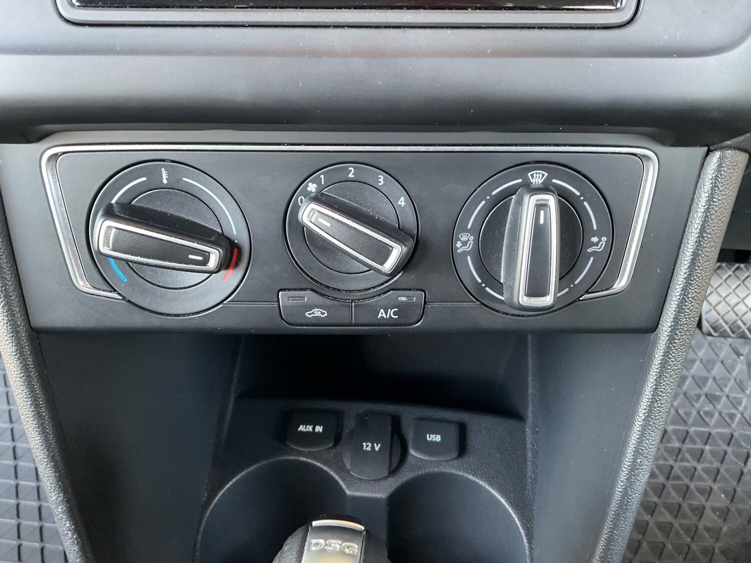 Used Volkswagen Polo 2015 for sale - 77635528: Photo 38