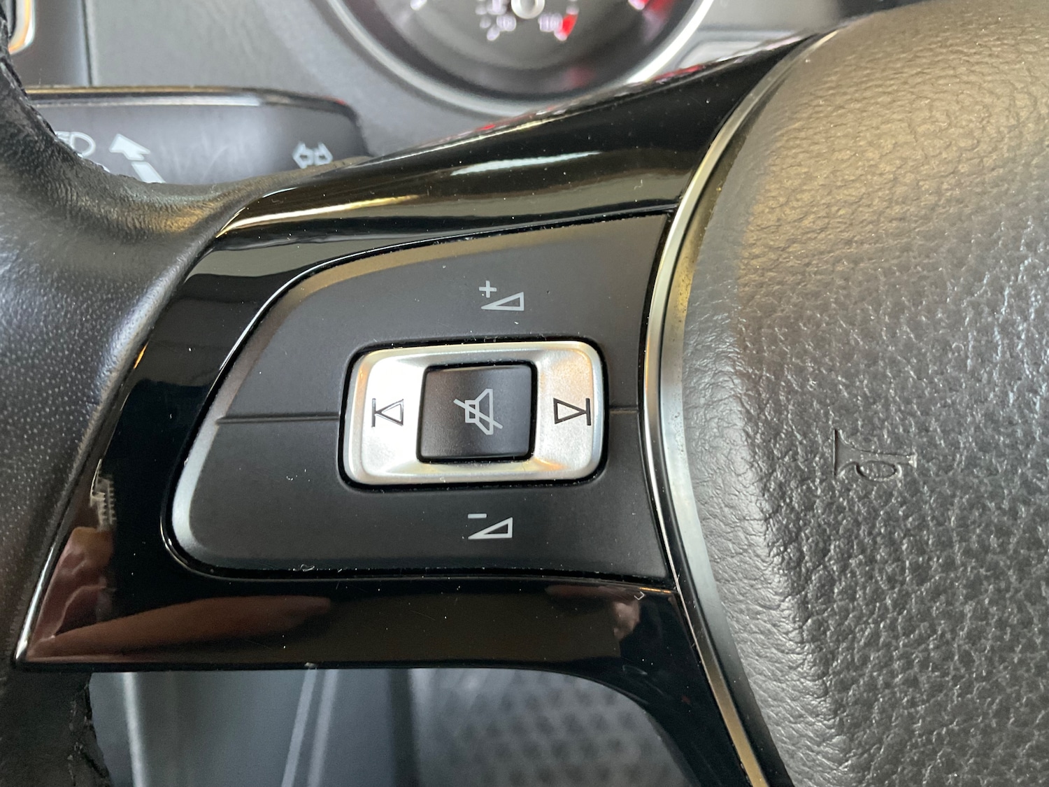 Used Volkswagen Polo 2015 for sale - 77635528: Photo 41