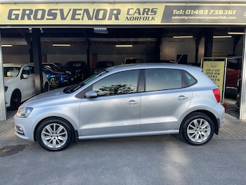 Used Volkswagen Polo 2015 for sale - 77635528: Photo