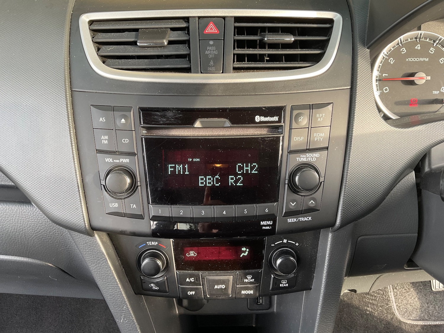 Used Suzuki Swift 2011 for sale - 77080115: Photo 33