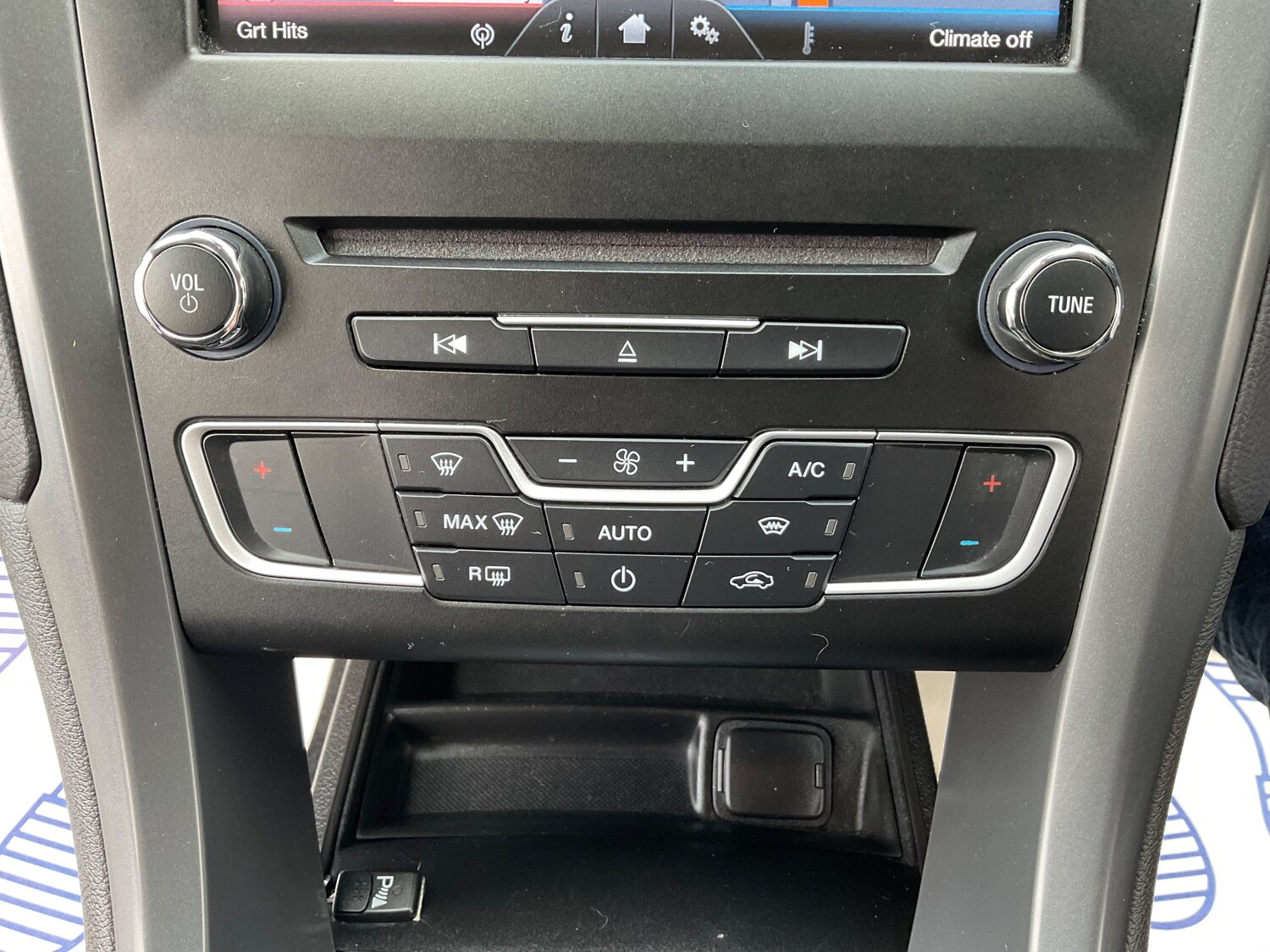 Used Ford Mondeo 2015 for sale - 76436631: Photo 38