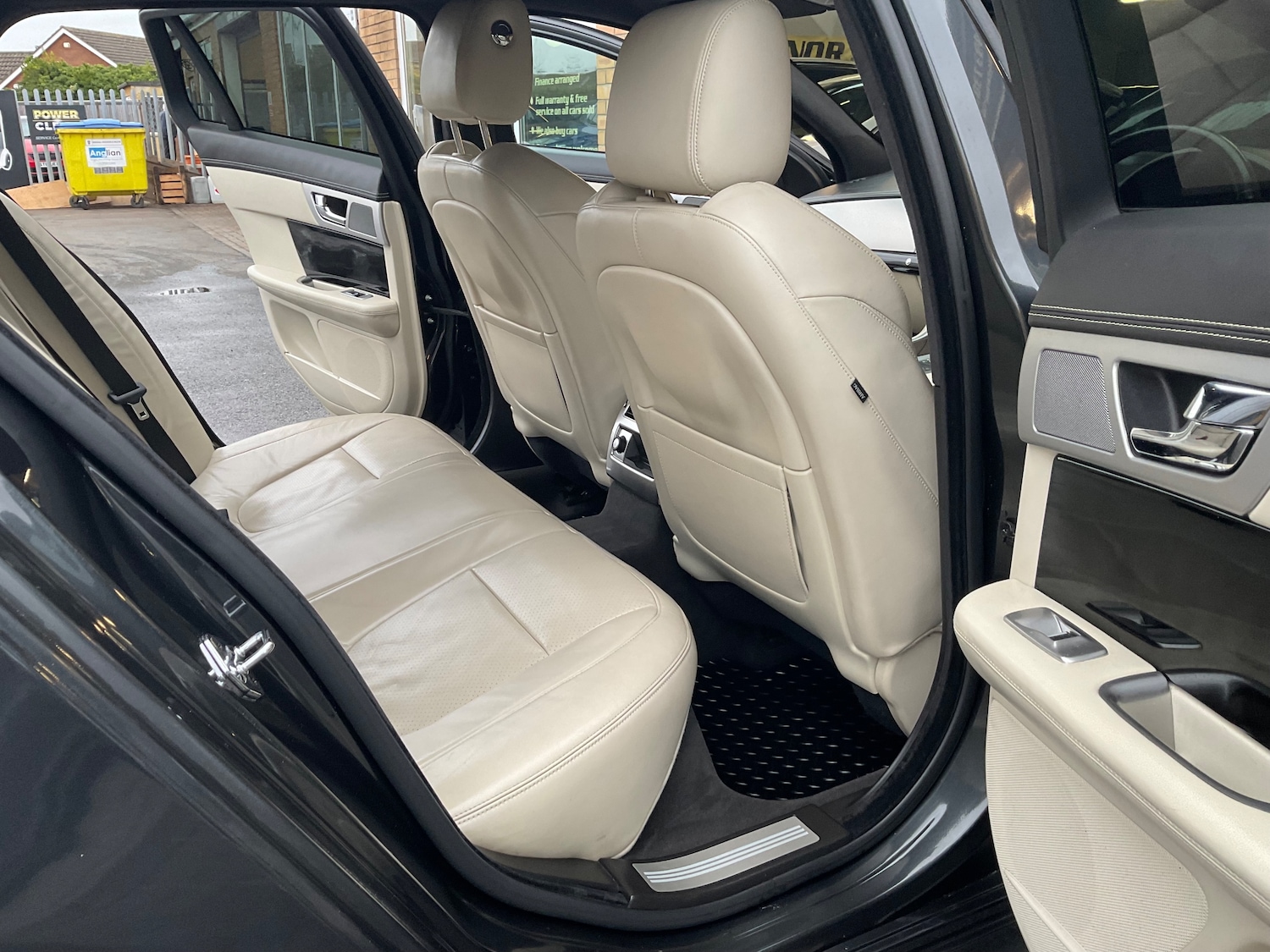 Used Jaguar XF 2015 for sale - 76892355: Photo 25