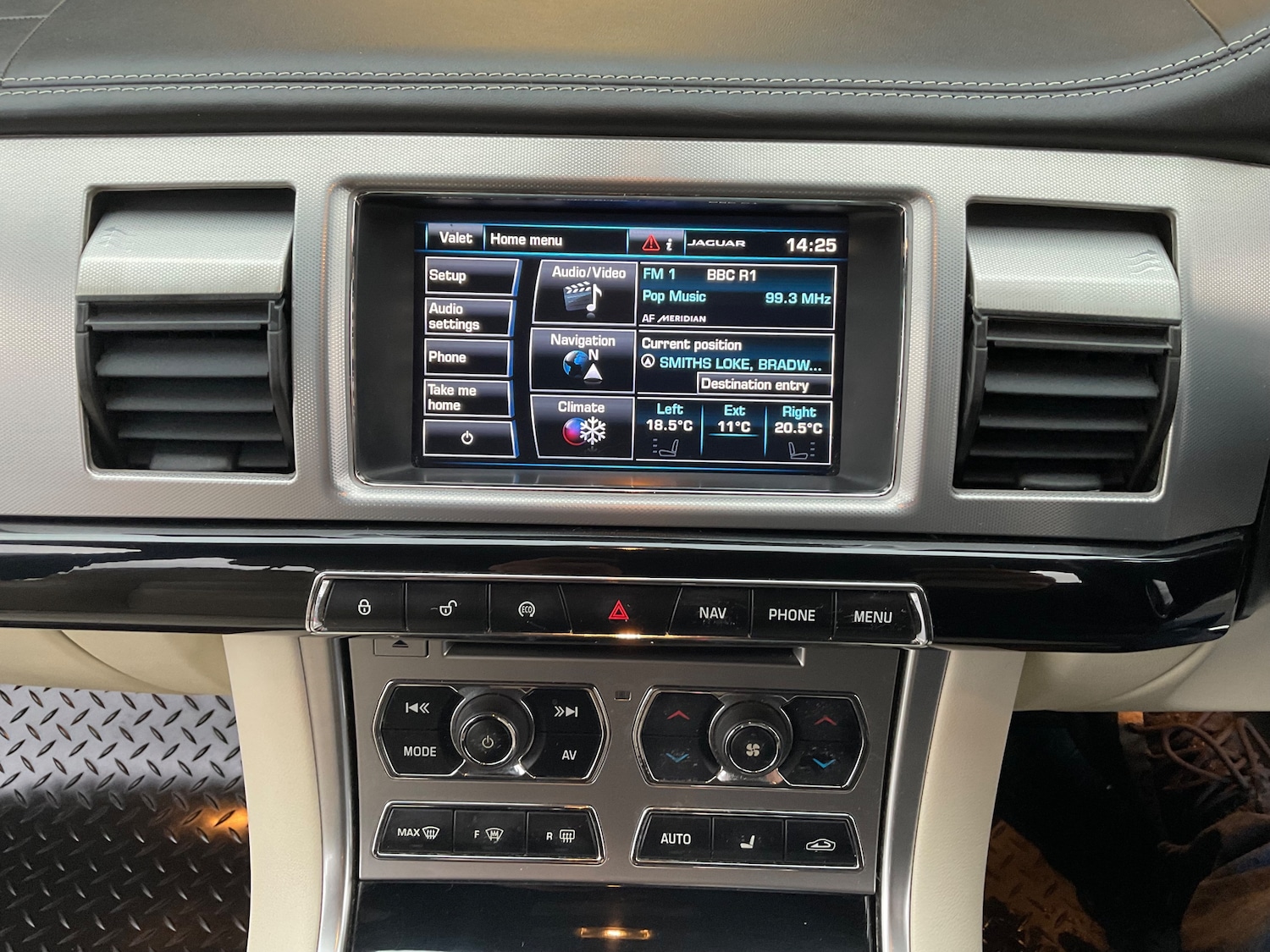 Used Jaguar XF 2015 for sale - 76892355: Photo 43