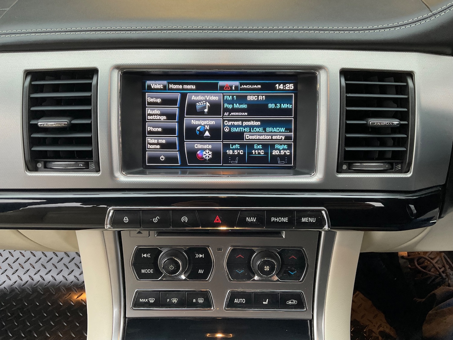 Used Jaguar XF 2015 for sale - 76892355: Photo 44