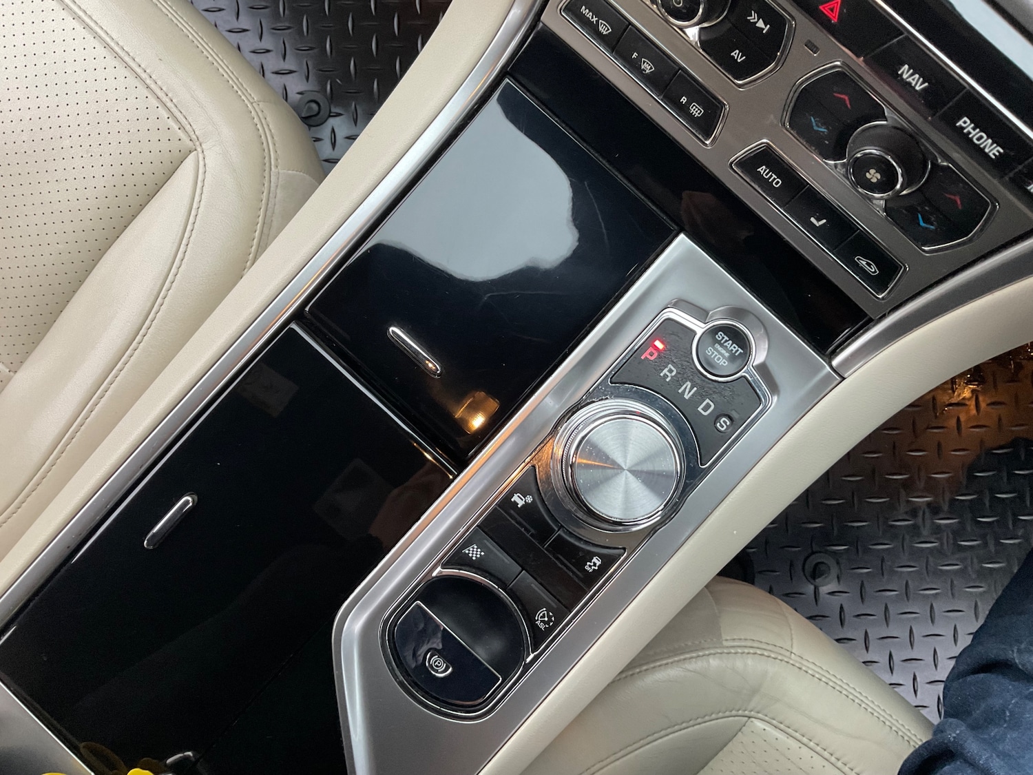 Used Jaguar XF 2015 for sale - 76892355: Photo 45