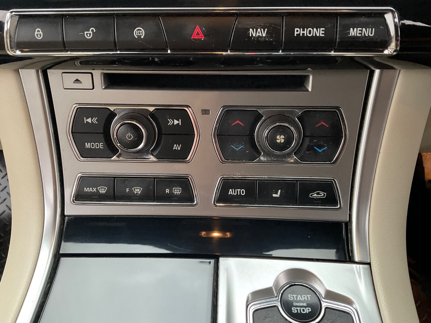 Used Jaguar XF 2015 for sale - 76892355: Photo 46