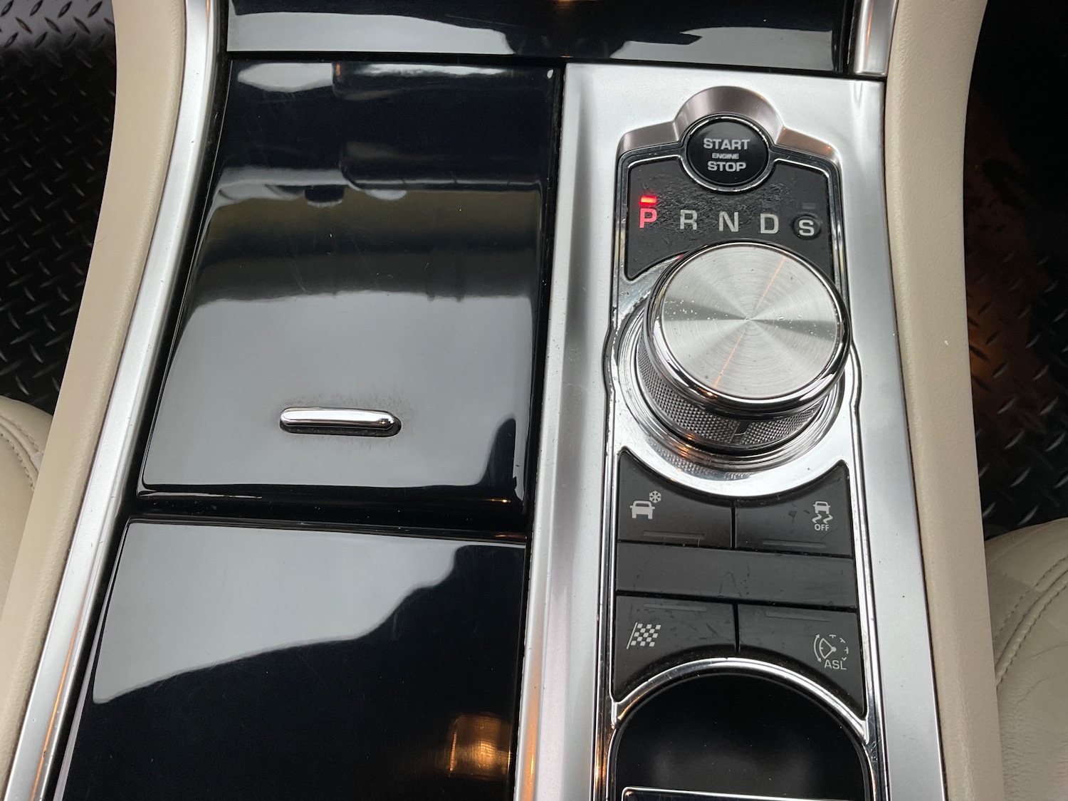 Used Jaguar XF 2015 for sale - 76892355: Photo 47