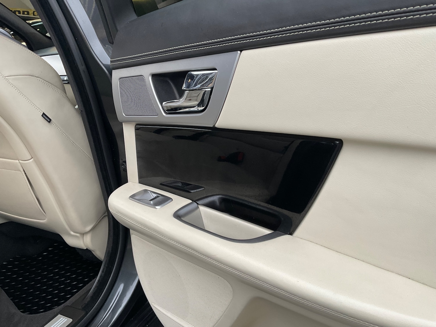 Used Jaguar XF 2015 for sale - 76892355: Photo 56