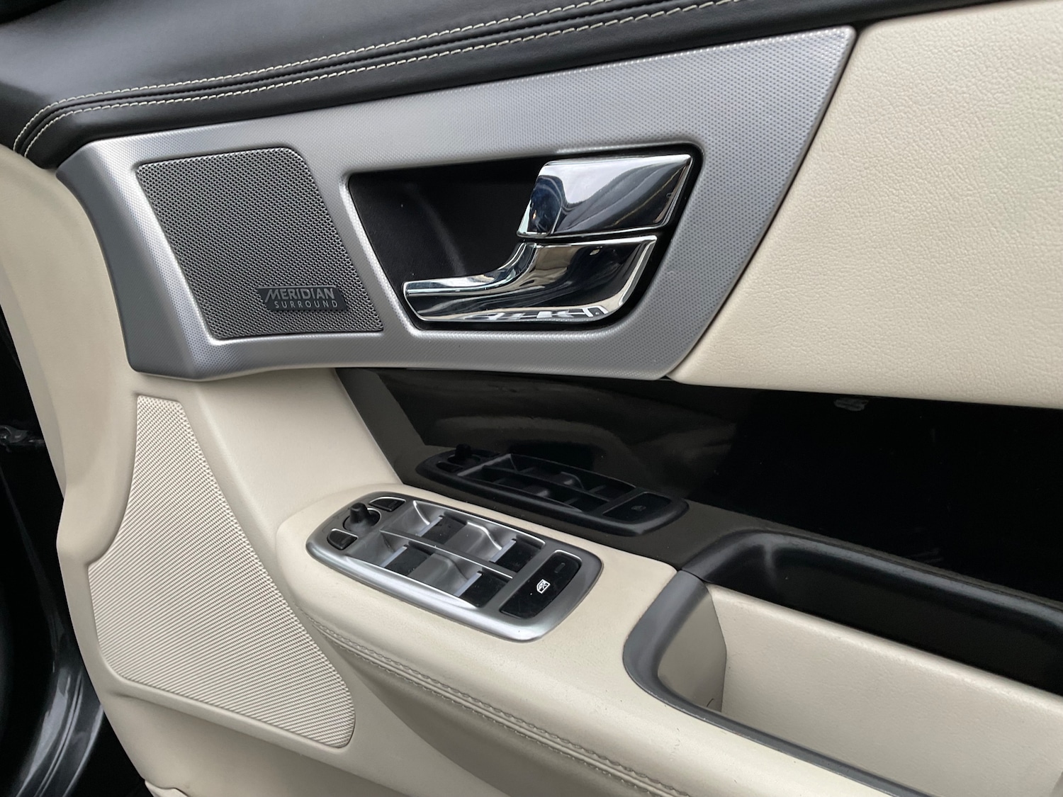 Used Jaguar XF 2015 for sale - 76892355: Photo 60