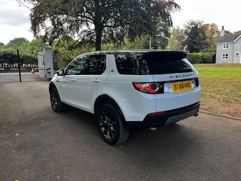 Used Land Rover Discovery Sport 2018 for sale - 75598860: Photo