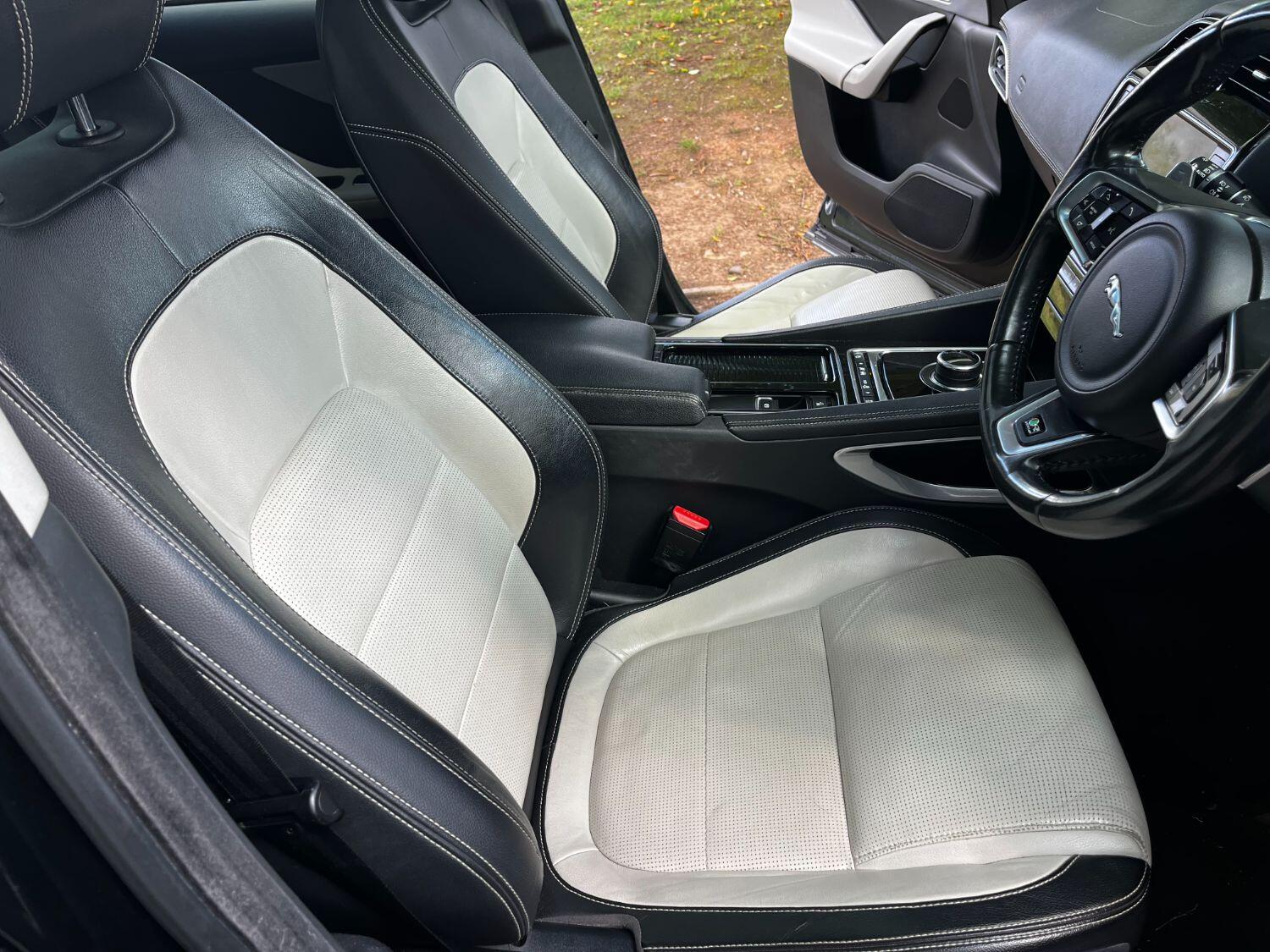 Used Jaguar F-Pace 2017 for sale - 76063828: Photo 10