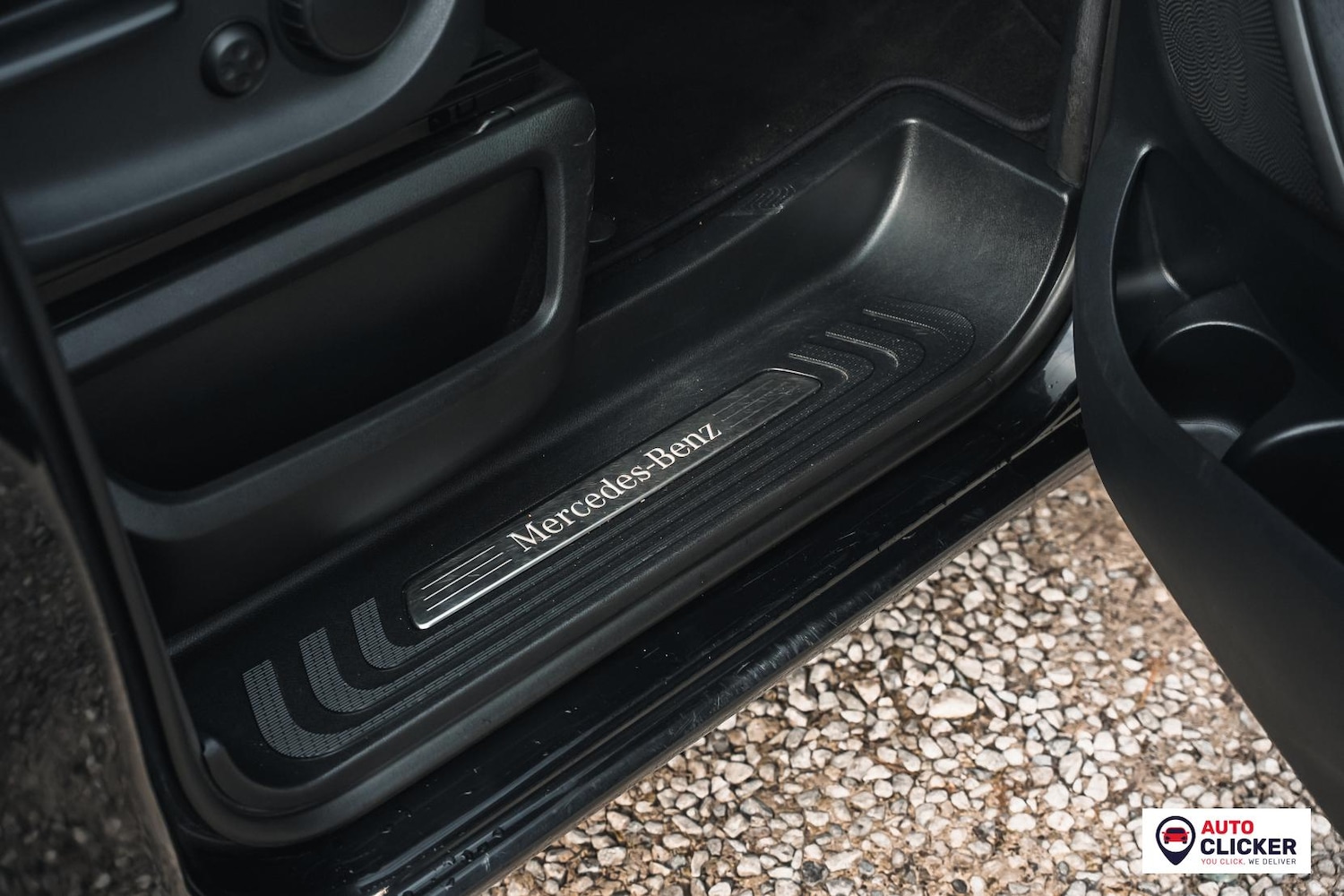 Used Mercedes-Benz V-Class 2018 for sale - 77702870: Photo 17