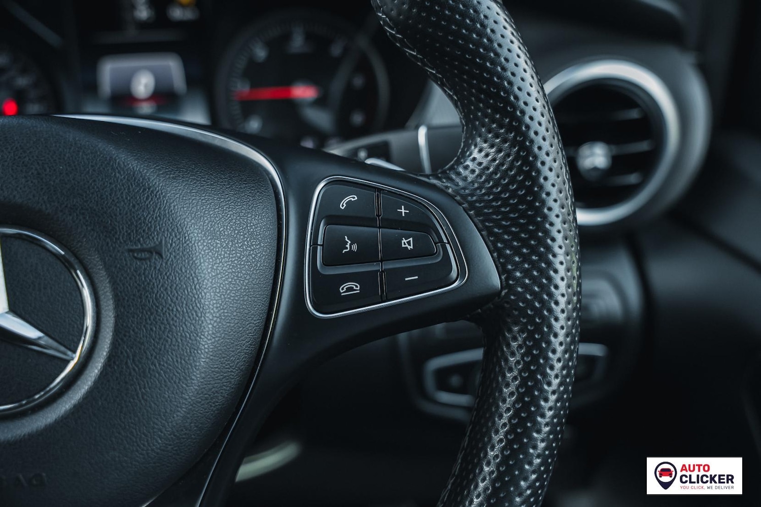 Used Mercedes-Benz V-Class 2018 for sale - 77702870: Photo 45