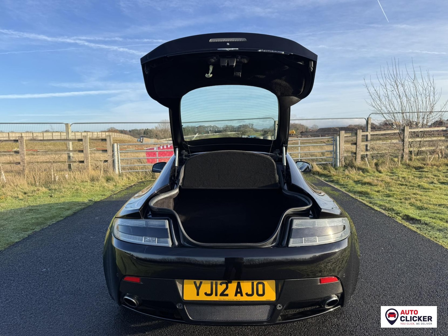 Used Aston Martin Vantage 2012 for sale - 76933414: Photo 32