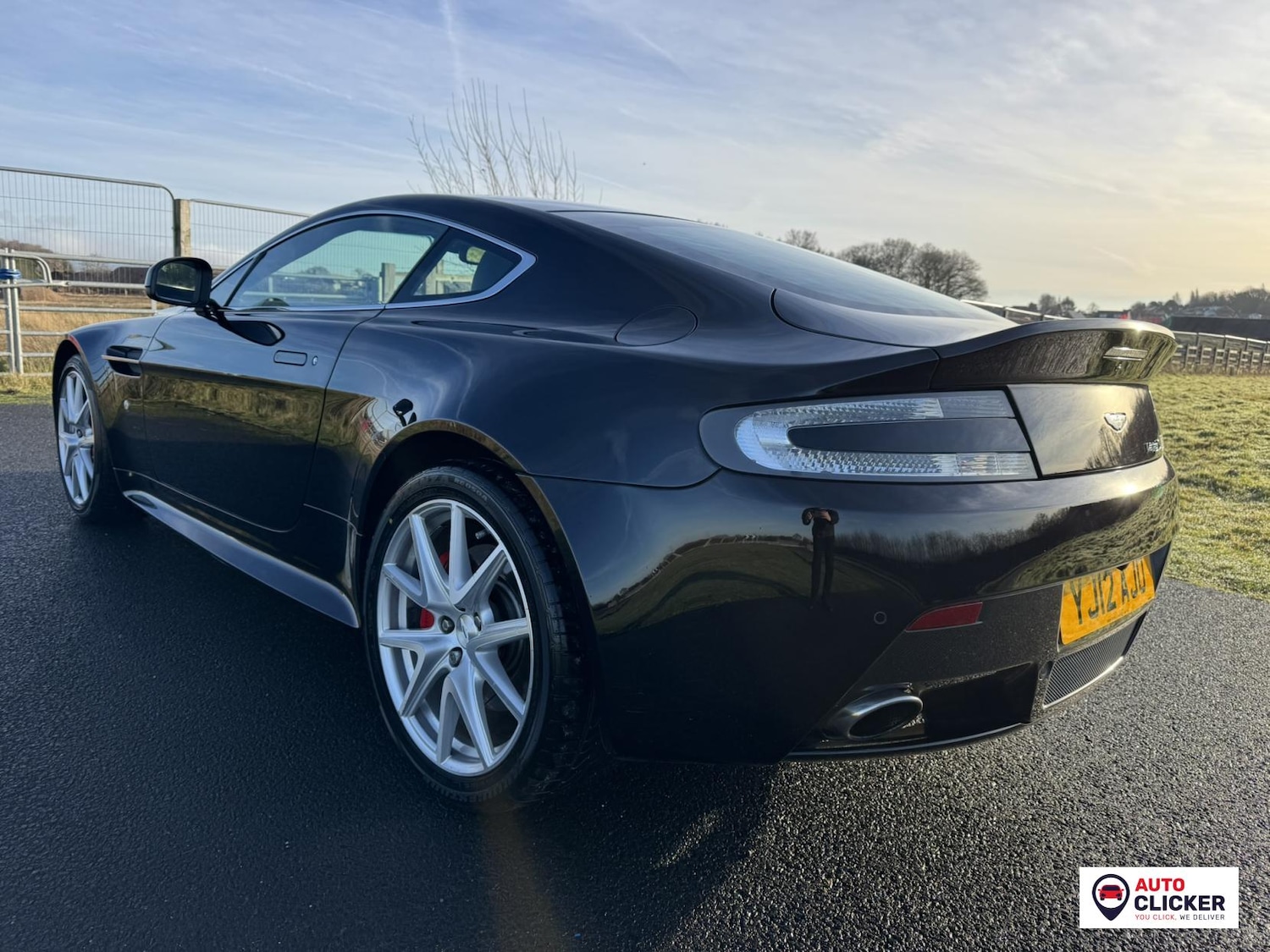 Used Aston Martin Vantage 2012 for sale - 76933414: Photo 9