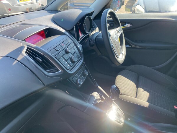 Used Vauxhall Zafira Tourer 2015 for sale - 74631448: Photo 9