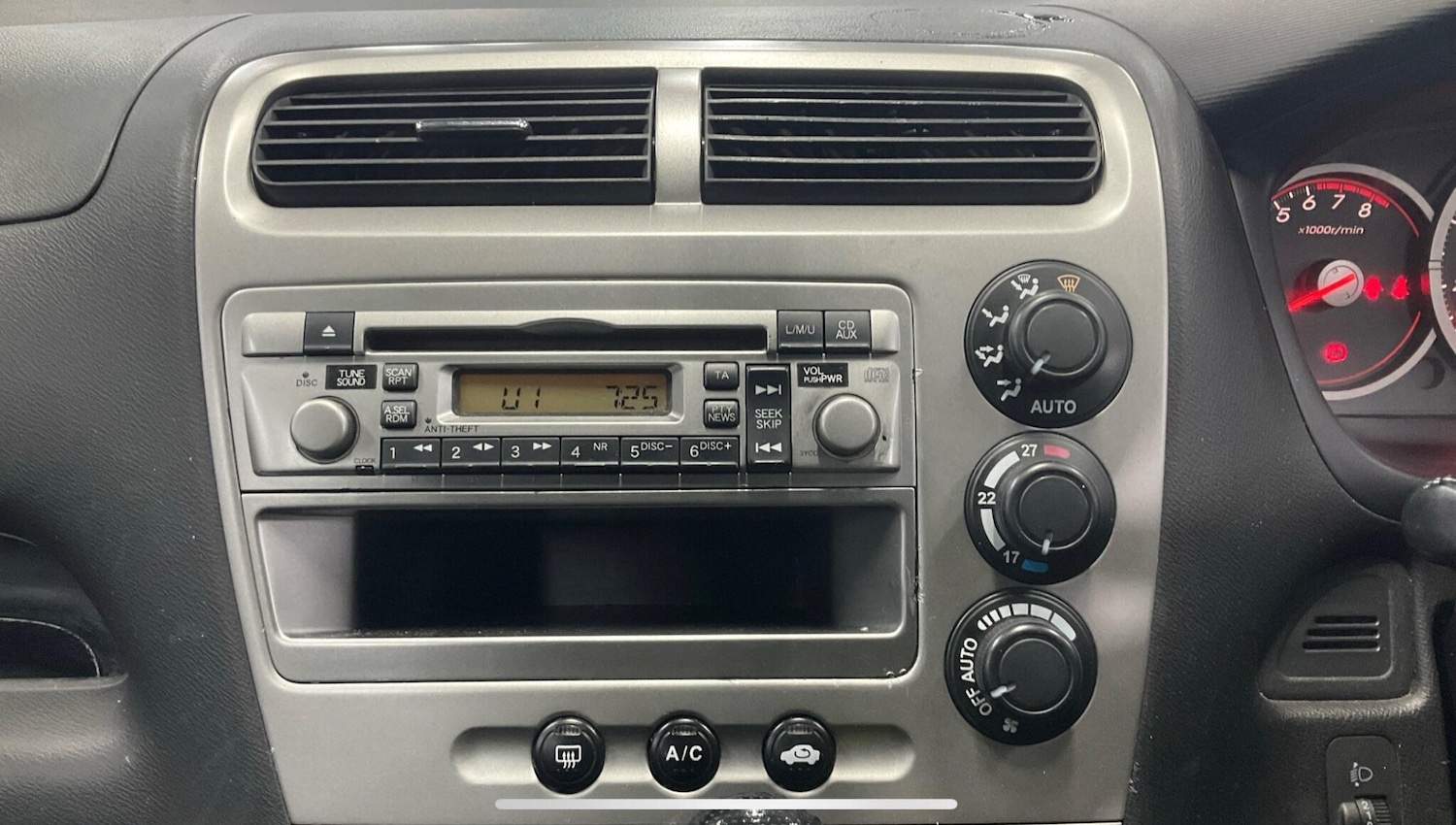 Used Honda Civic 2005 for sale - 76317974: Photo 11