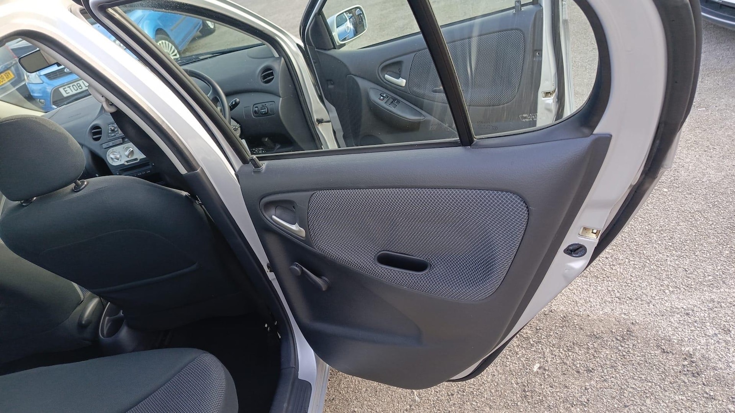 Used Toyota Yaris 2003 for sale - 77769588: Photo 5