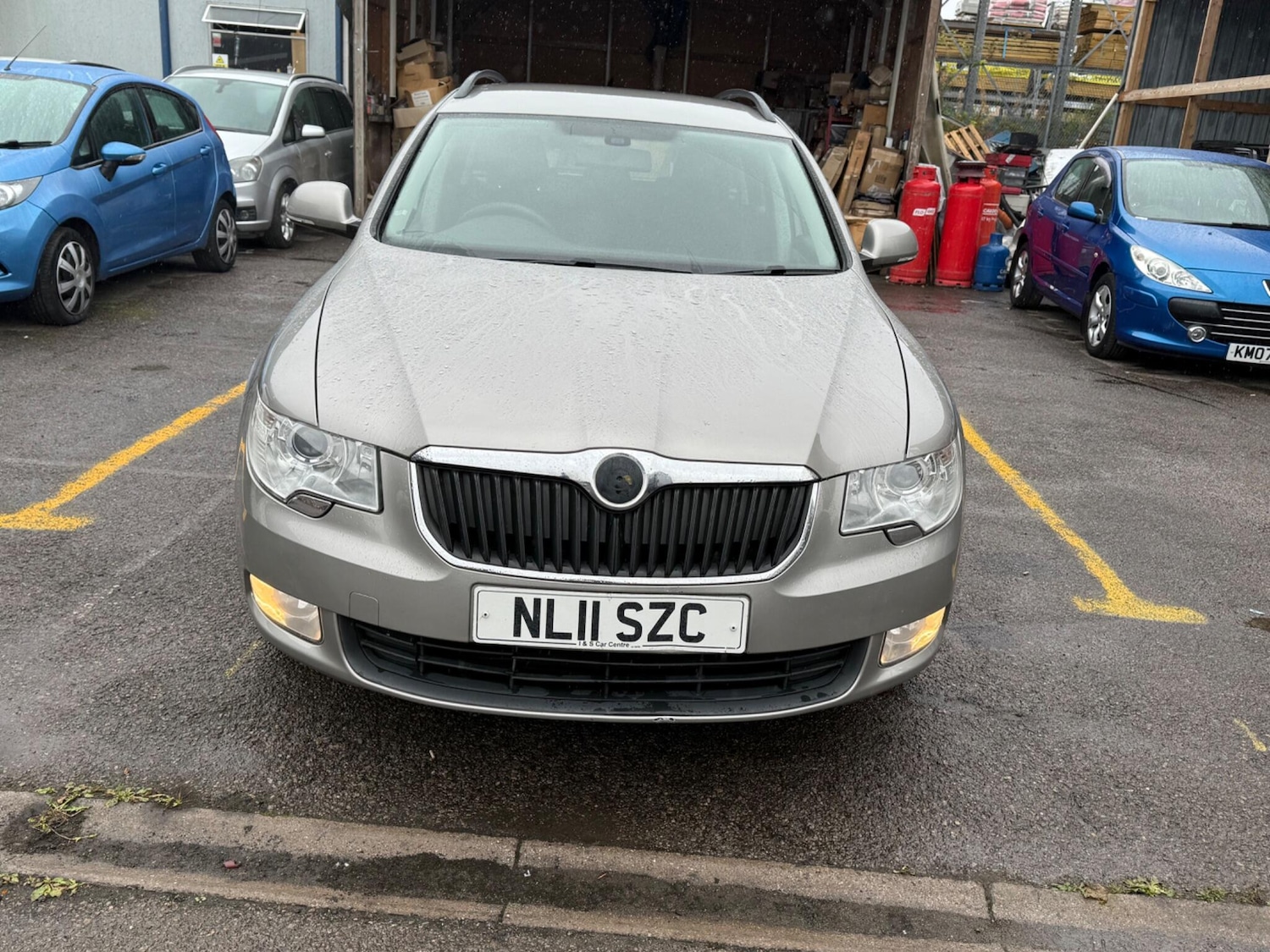 Used Skoda Superb 2011 for sale - 76099471: Photo 2
