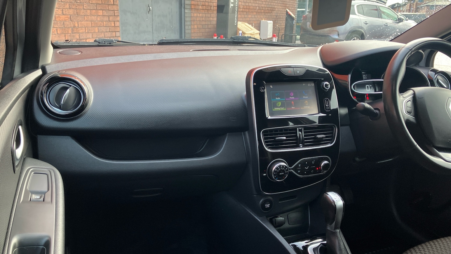 Used Renault Clio 2018 for sale - 76830562: Photo 14