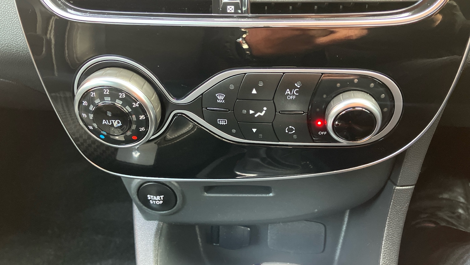 Used Renault Clio 2018 for sale - 76830562: Photo 22