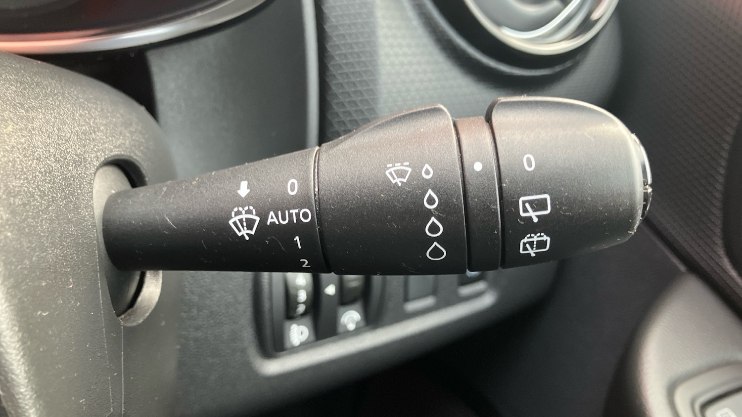 Used Renault Clio 2018 for sale - 76830562: Photo 27