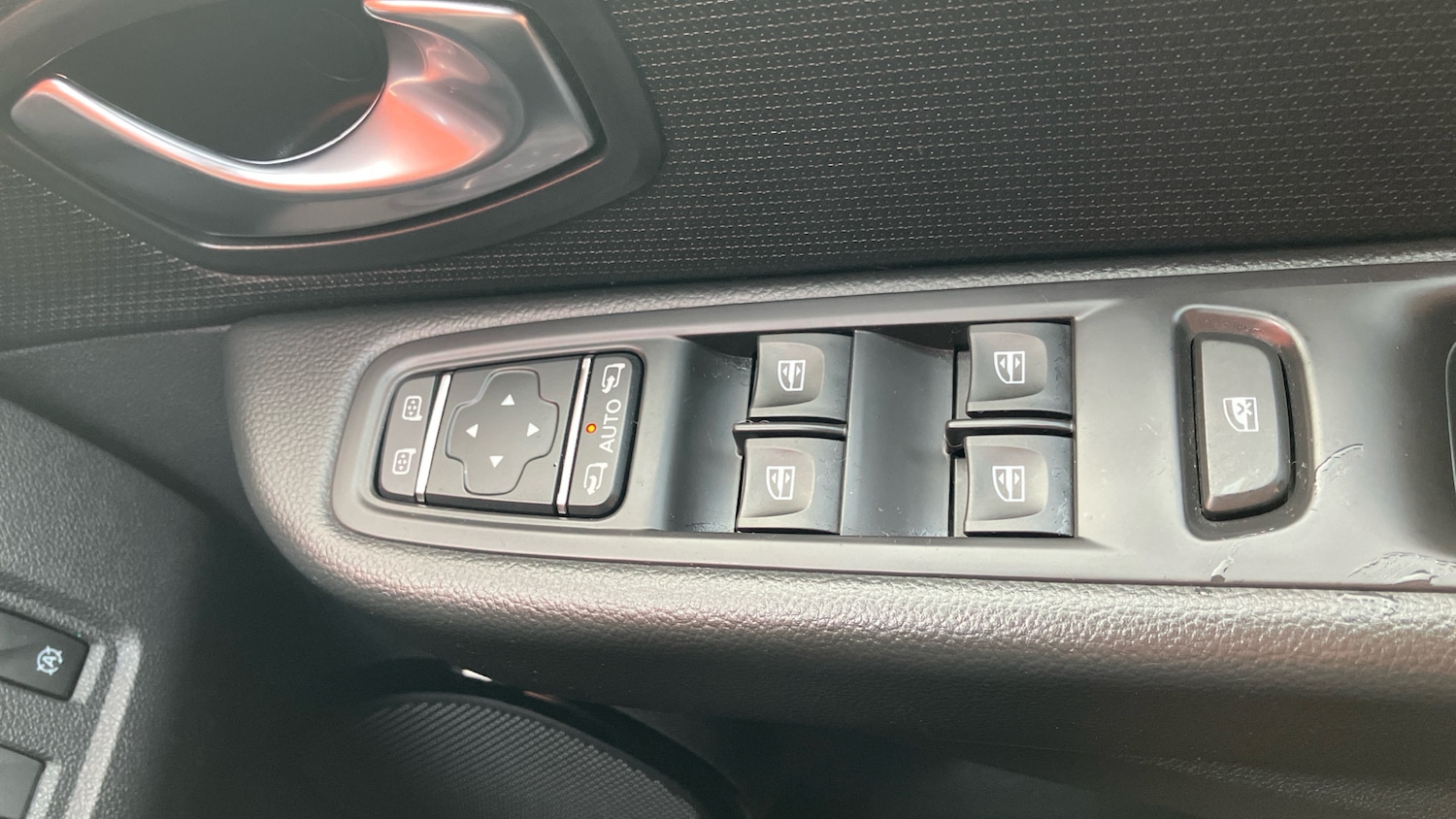 Used Renault Clio 2018 for sale - 76830562: Photo 30