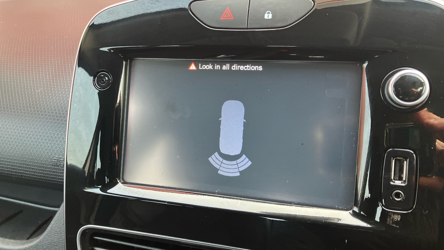 Used Renault Clio 2018 for sale - 76830562: Photo 32