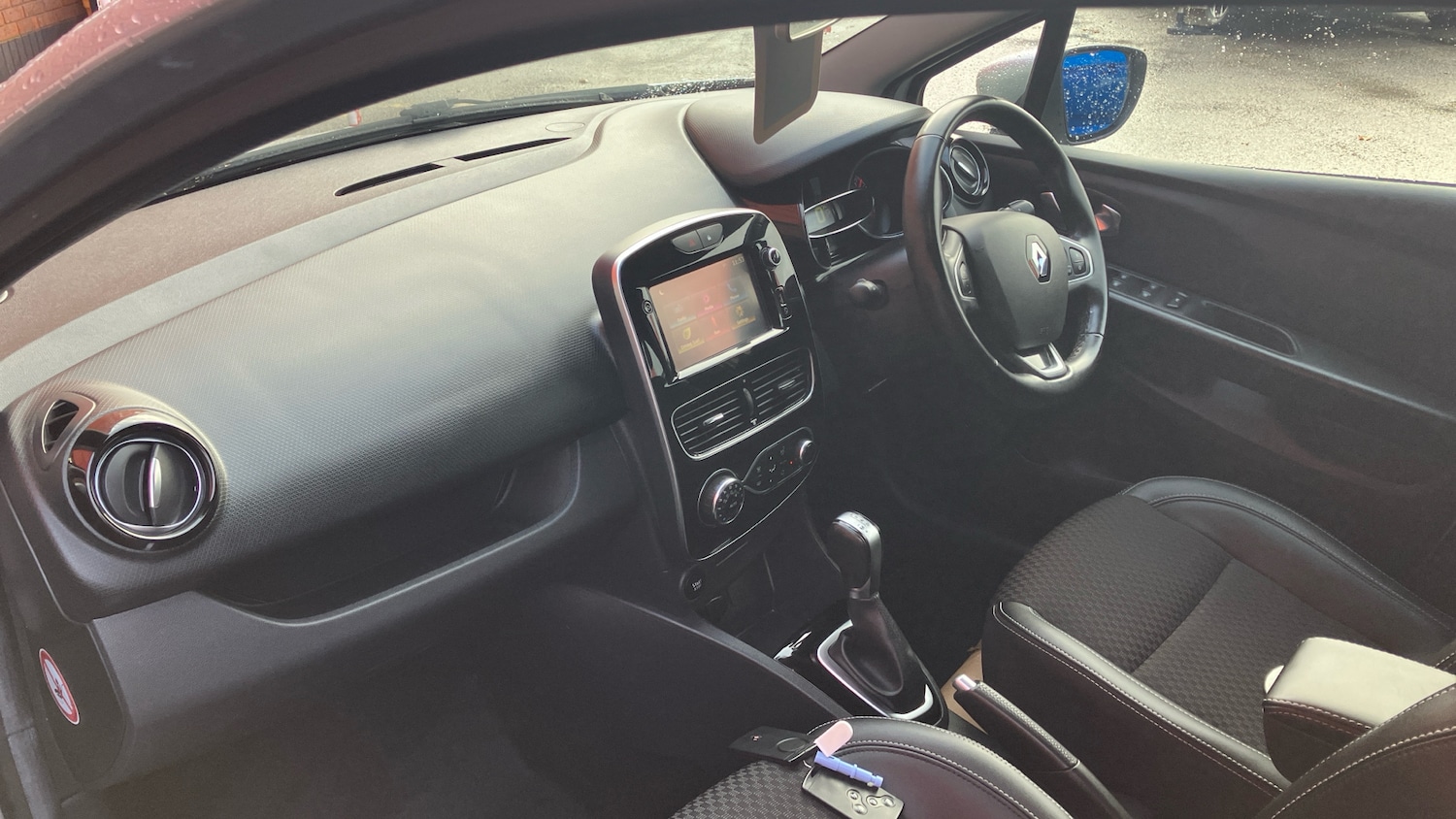 Used Renault Clio 2018 for sale - 76830562: Photo 9