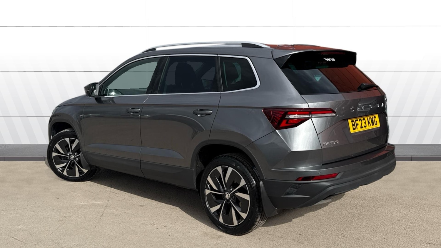 Used Skoda Karoq 2023 for sale - 77833141: Photo 2