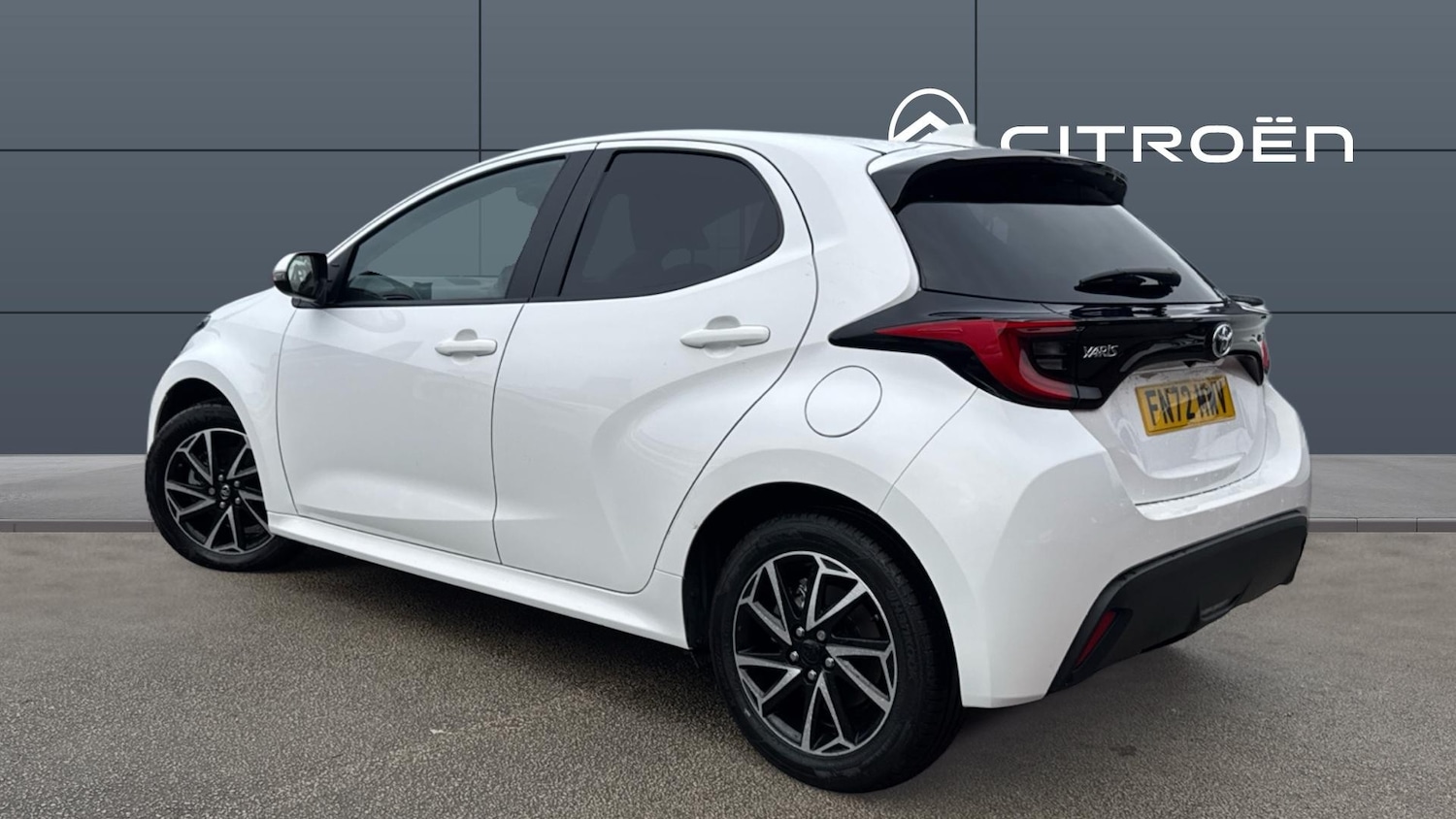 Used Toyota Yaris 2022 for sale - 77543537: Photo 2