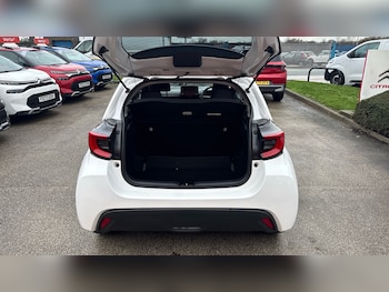 Used Toyota Yaris 2022 for sale - 77543537: Photo