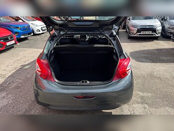 Used Peugeot 208 2014 for sale - 78859279: Photo