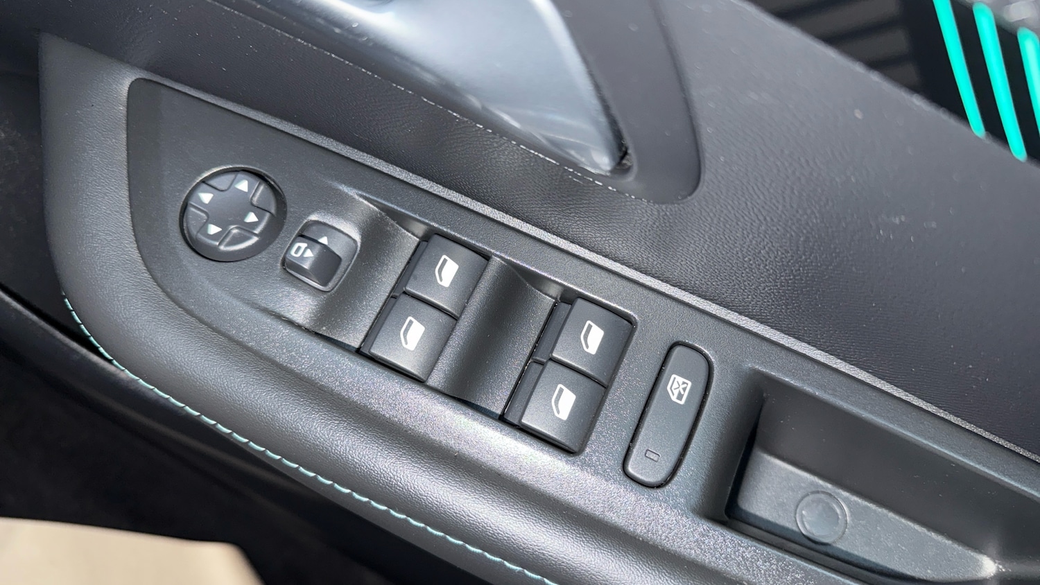 Used Peugeot 208 2023 for sale - 77034252: Photo 26