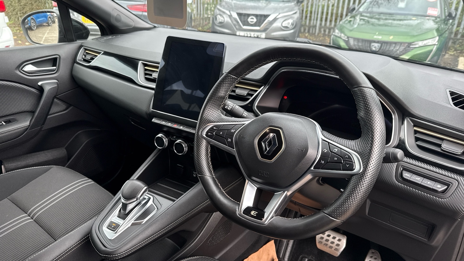 Used Renault Captur 2023 for sale - 76637575: Photo 11