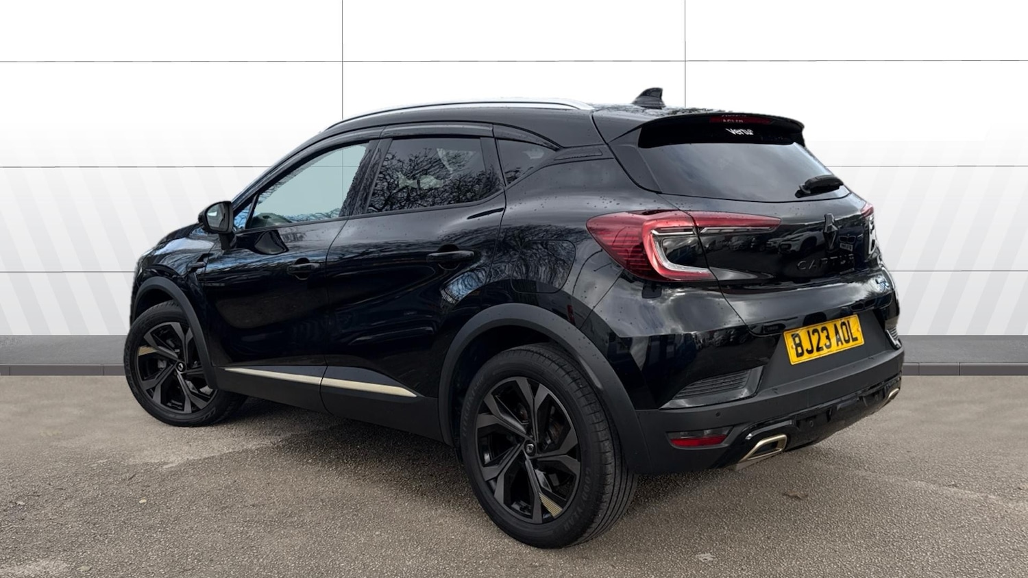 Used Renault Captur 2023 for sale - 76637575: Photo 2