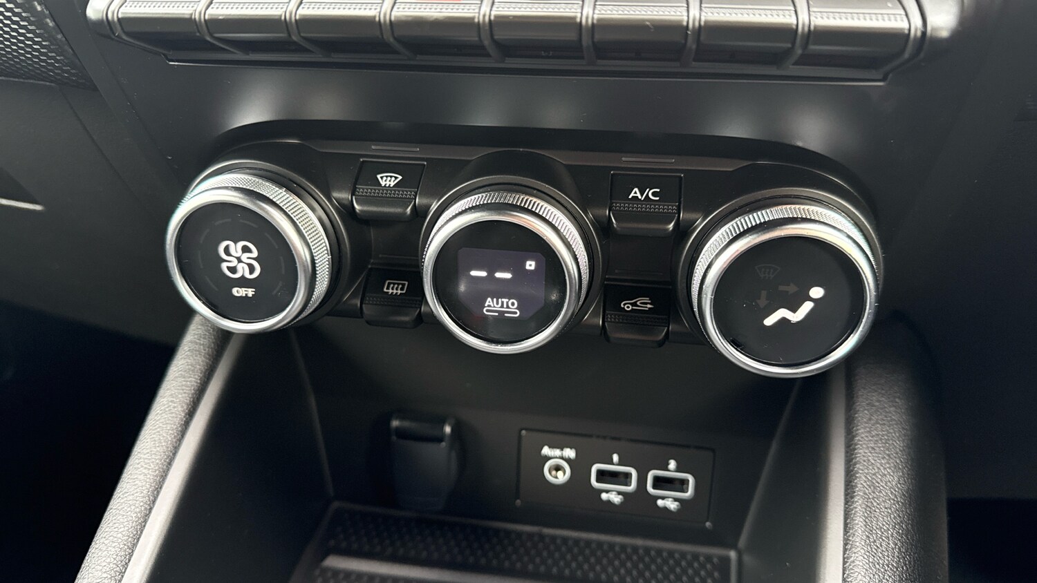 Used Renault Captur 2023 for sale - 76637575: Photo 35