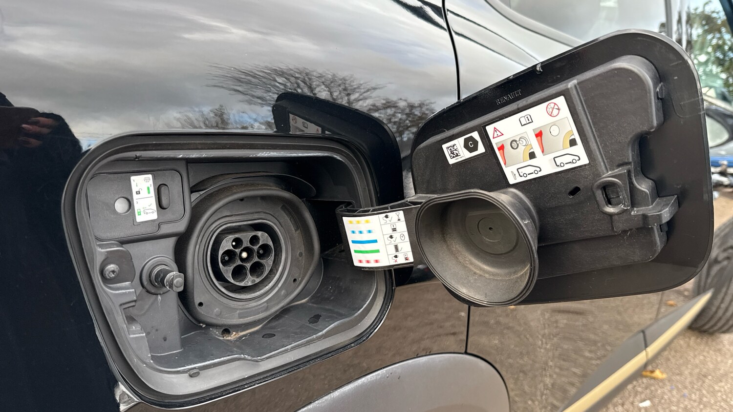 Used Renault Captur 2023 for sale - 76637575: Photo 41