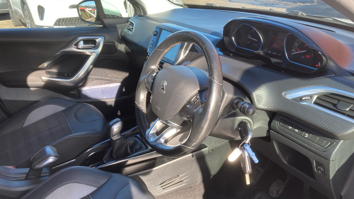 Used Peugeot 2008 2017 for sale - 76391644: Photo 11