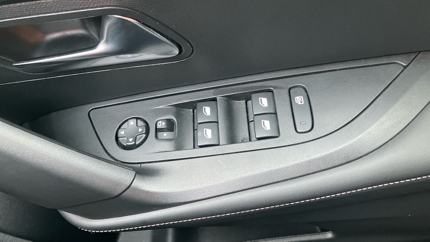 Used Peugeot 2008 2024 for sale - 77228097: Photo 25