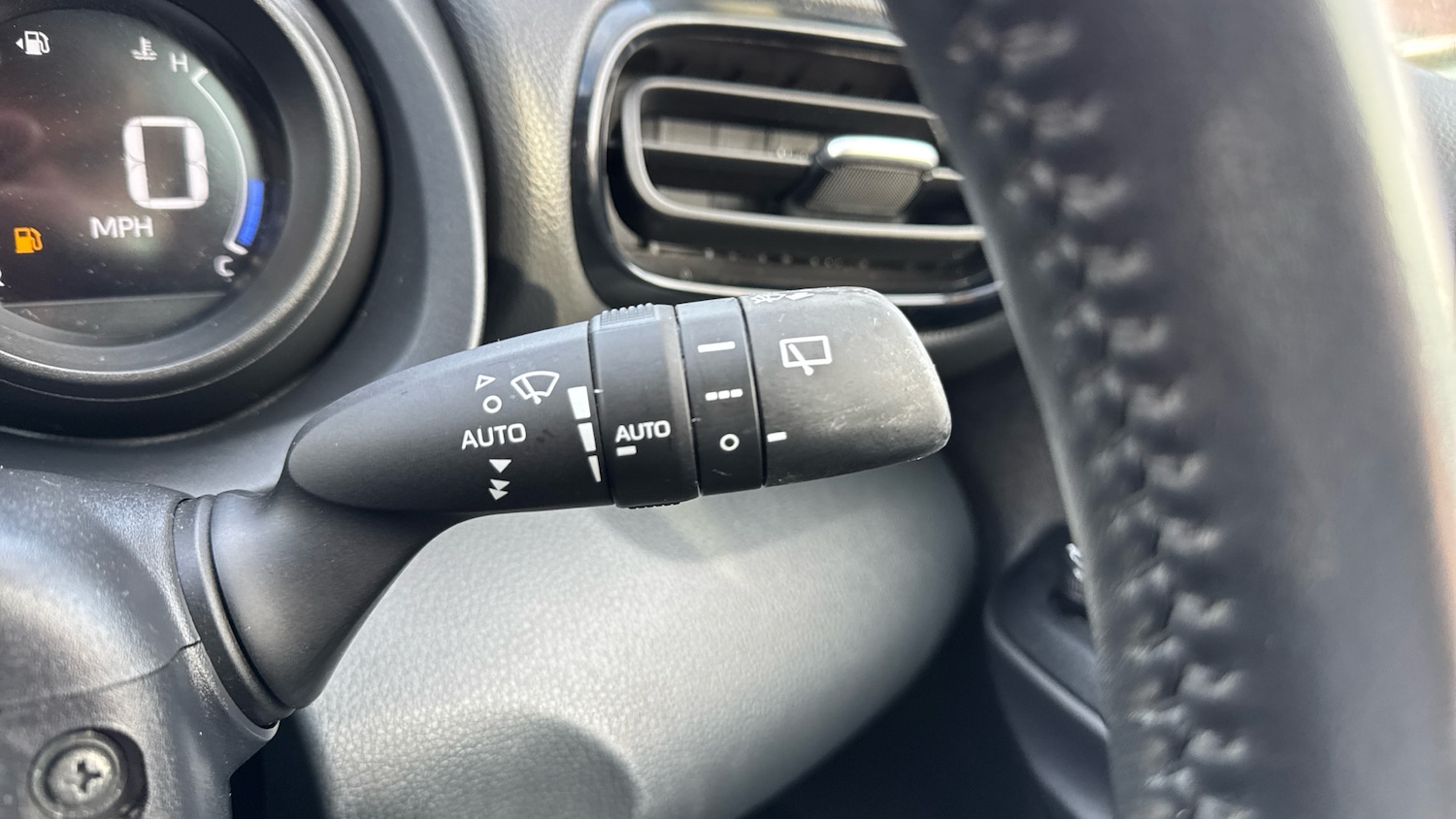 Used Toyota Yaris 2022 for sale - 77264295: Photo 32