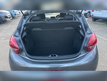 Used Peugeot 208 2018 for sale - 77258743: Photo