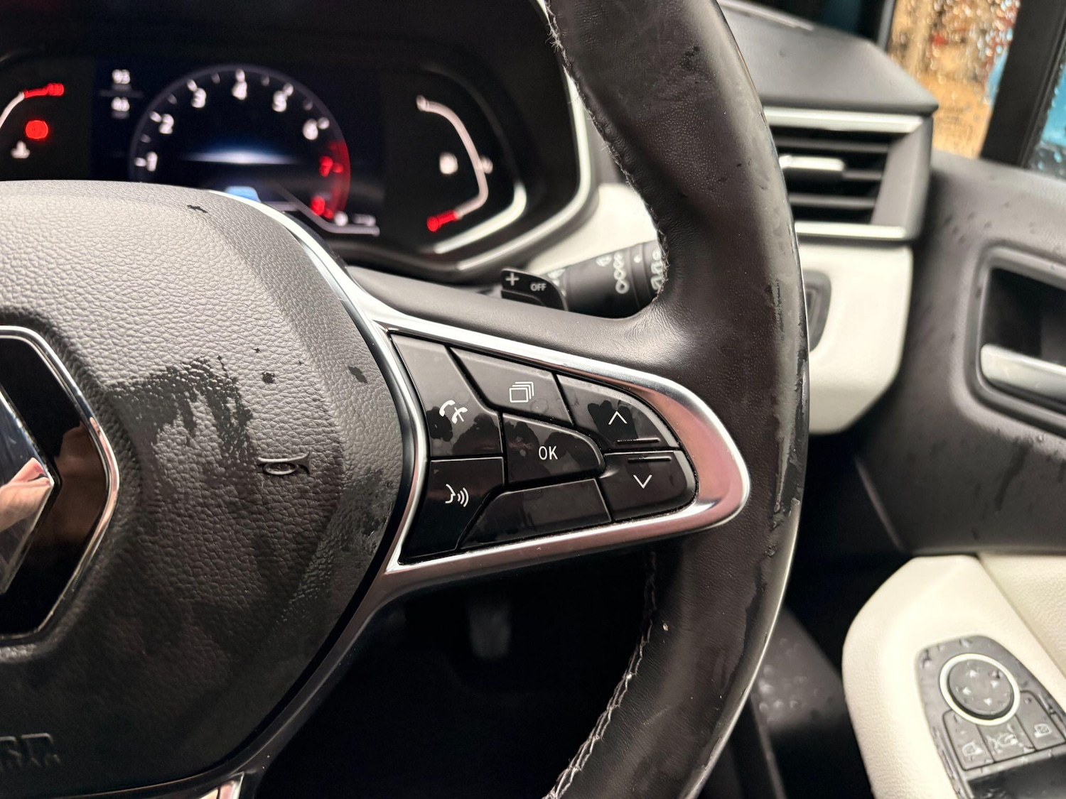 Used Renault Clio 2020 for sale - 76995800: Photo 16