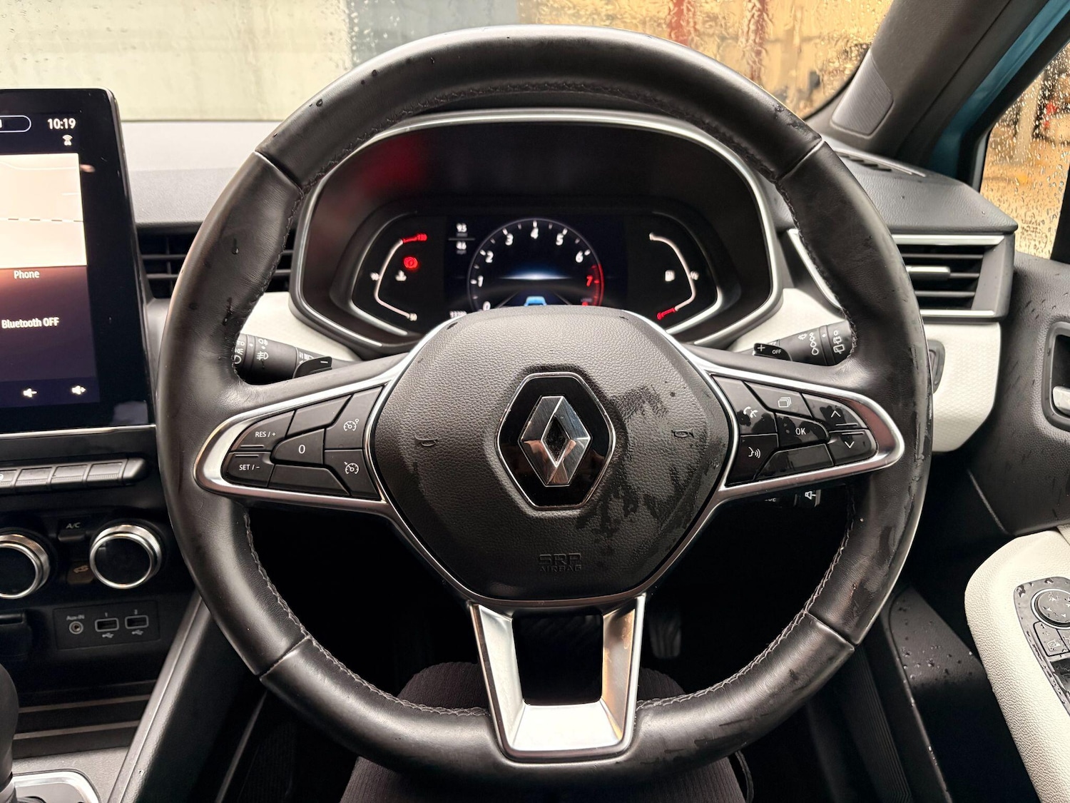 Used Renault Clio 2020 for sale - 76995800: Photo 32