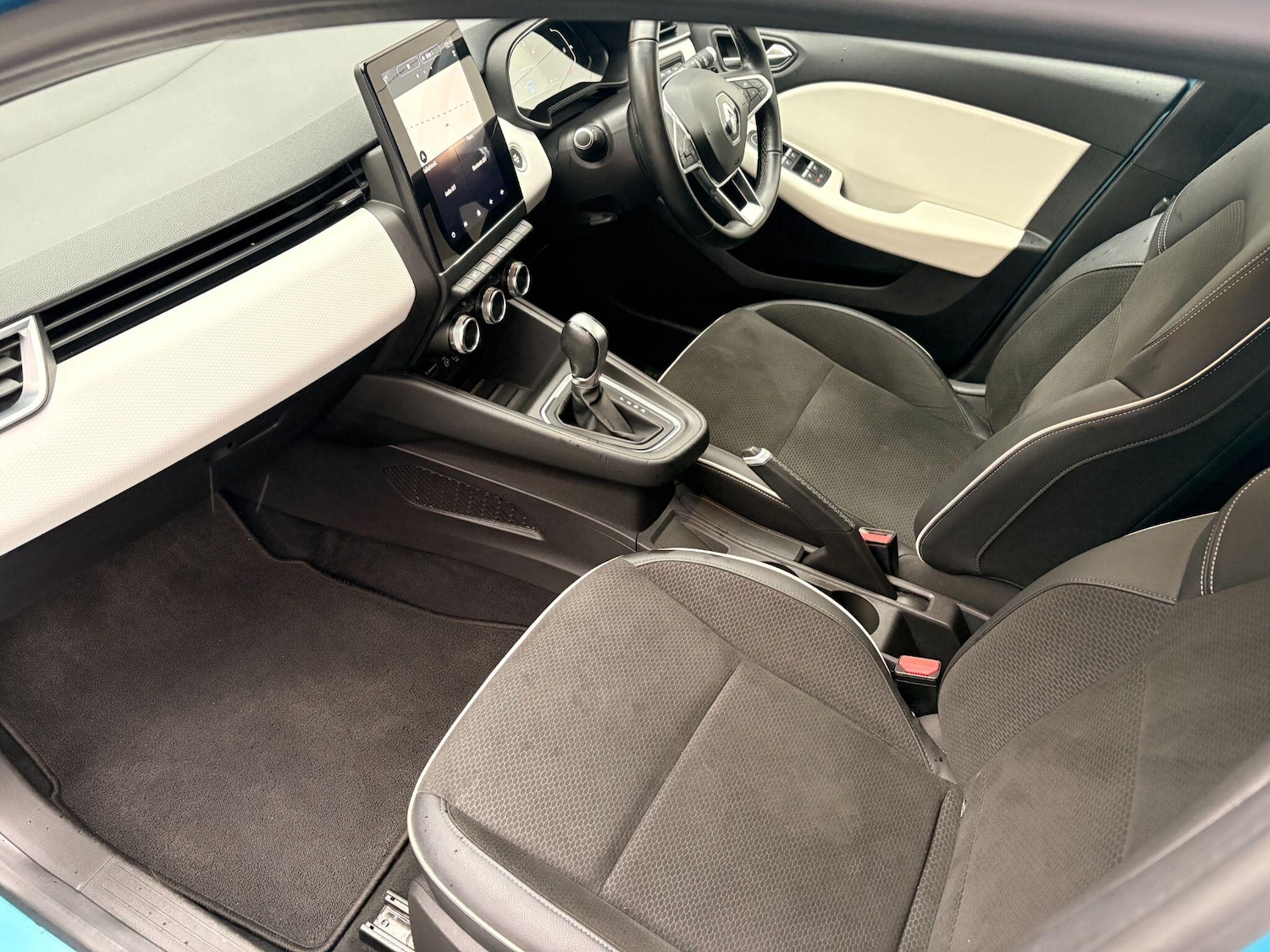 Used Renault Clio 2020 for sale - 76995800: Photo 33