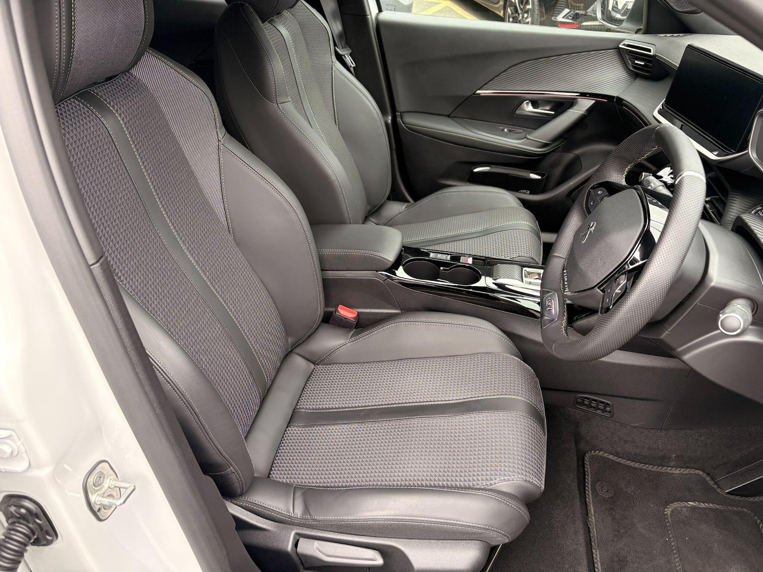 Used Peugeot 2008 2023 for sale - 78203843: Photo 15